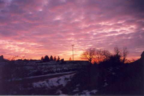 Tramonto preso il 30 Dicembre 1998 da dietro il Baradan in direzione sud-ovest (verso il Groppallo...)